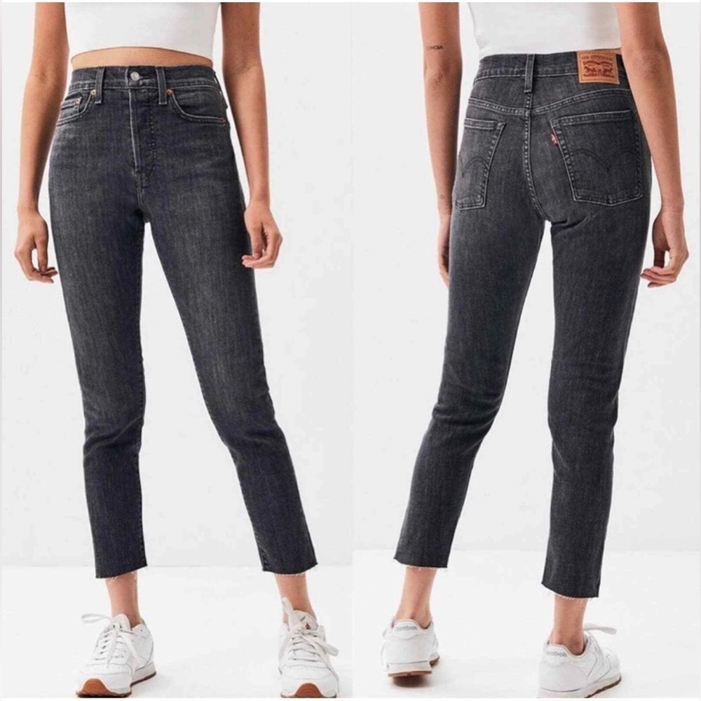 Levi’s Wedgie Skinny Jeans – Black Raw Hem (28)